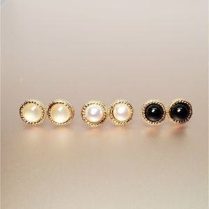 Circle Stud Earrings - 1 Pair